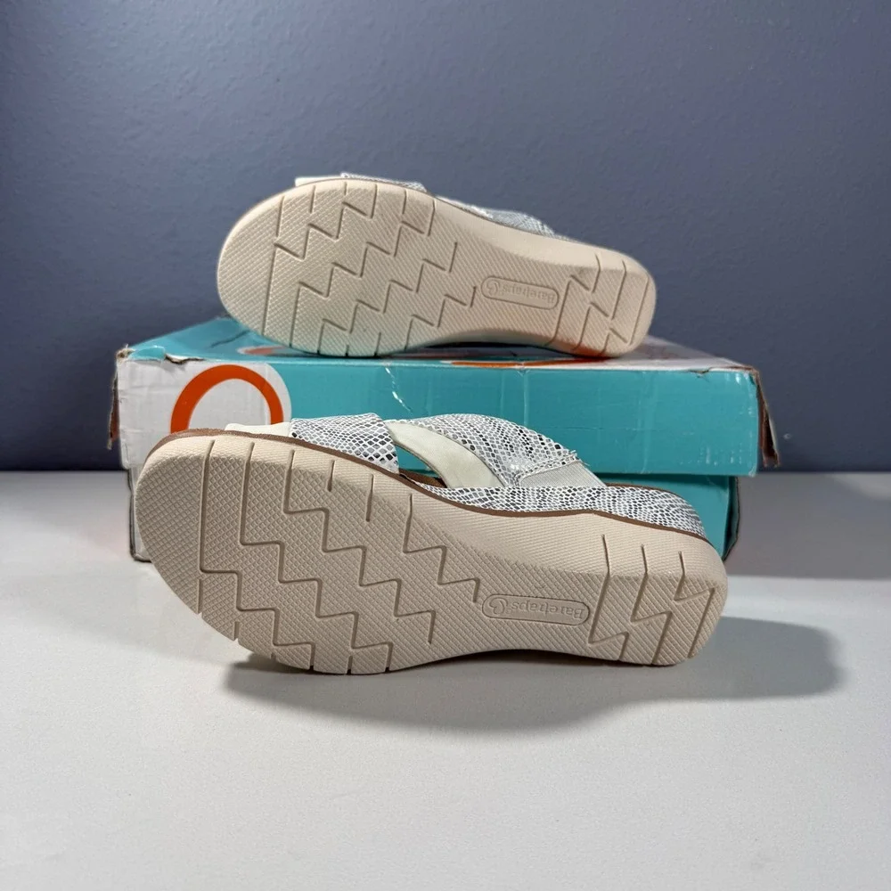 Baretraps Carmela Silver Snakeskin Wedge Sandals Womens‎ 5.5W